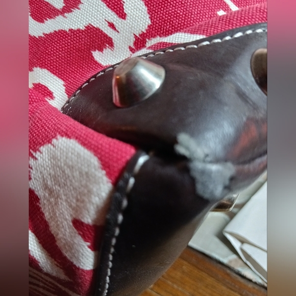 OiOi Nappy Bag with insulated milk bottle holder, changing mat and w/wiper box. - Picture 10 of 12